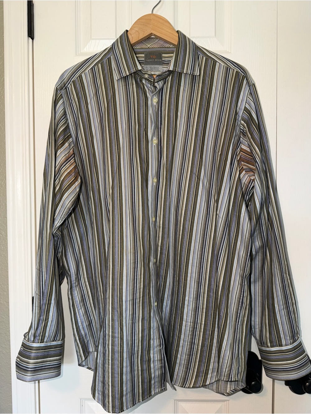 Thomas Dean Men’s Long Sleeve Button Down
Size XL